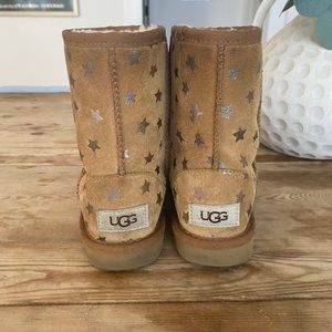 UGG classic short stars